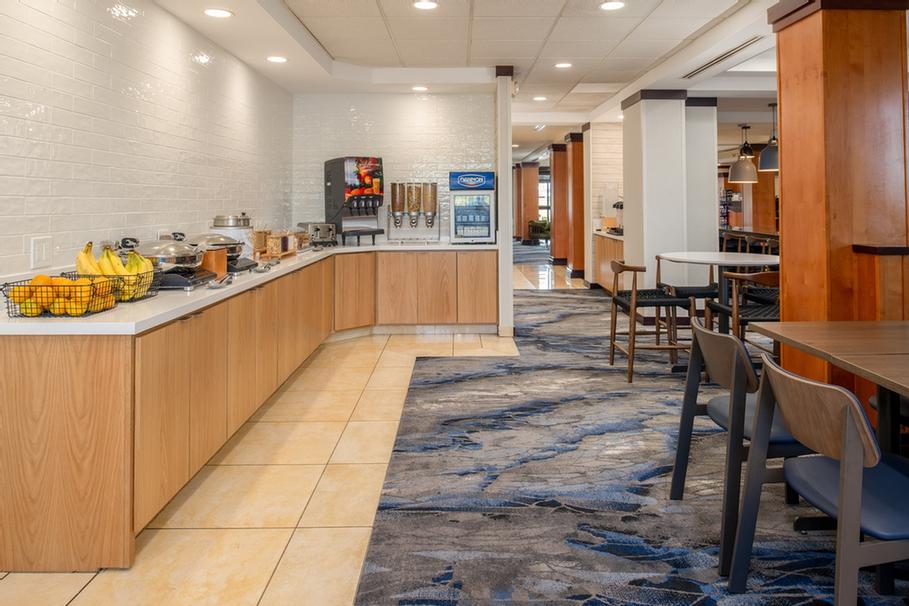 Fairfield Inn & Suites by Marriott - Breakfast Area