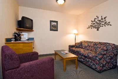 Quality Resort Chateau Canmore - Deluxe Suite Sitting Area