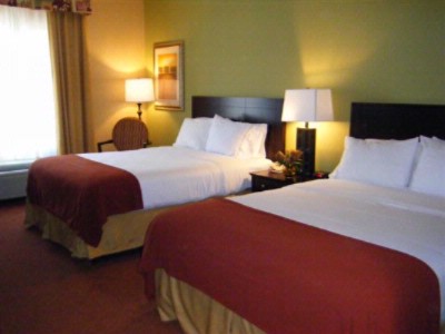 Holiday Inn Express Pinetop - Comfortable Room - 2 Queen Beds