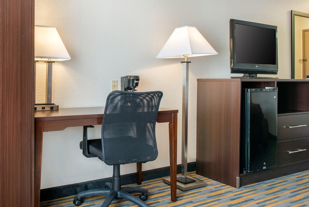 Super 8 Noblesville - 