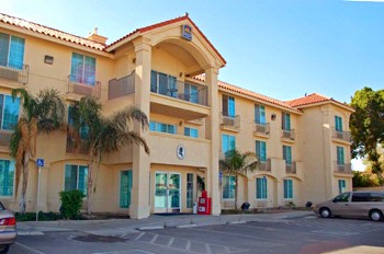 Best Western John Jay Inn - Hotel Entrance