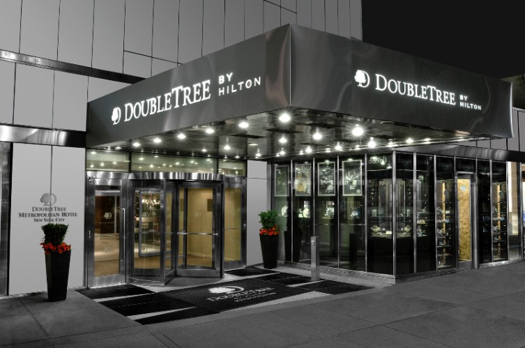 Doubletree Metropolitan Hotel - Hotel Exterior