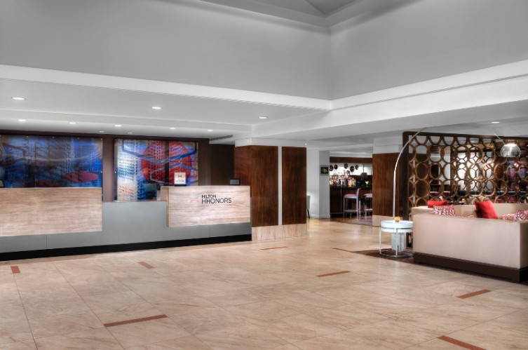 Doubletree Metropolitan Hotel - King Guestroom