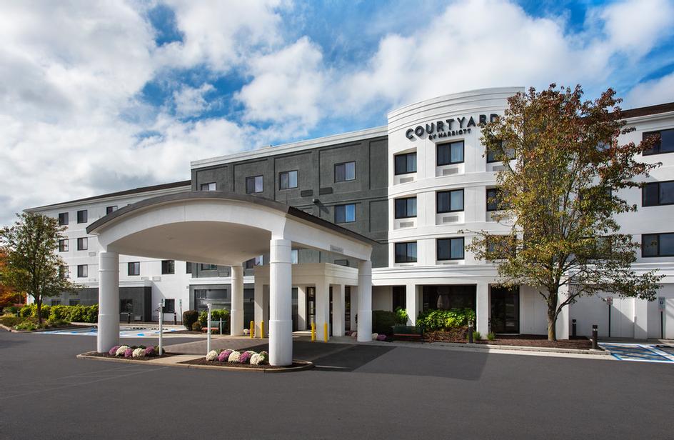 Courtyard by Marriott - 