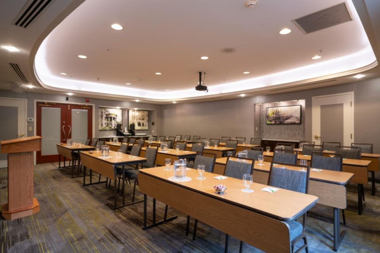 Courtyard by Marriott - 