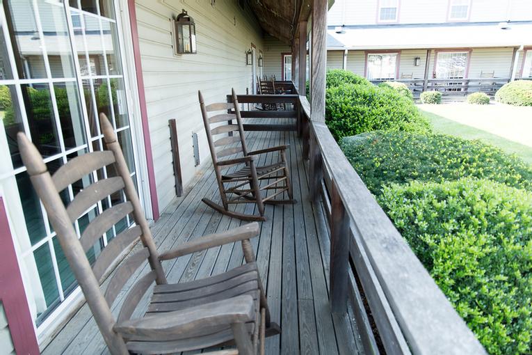 Country Inn of Lancaster - Porches