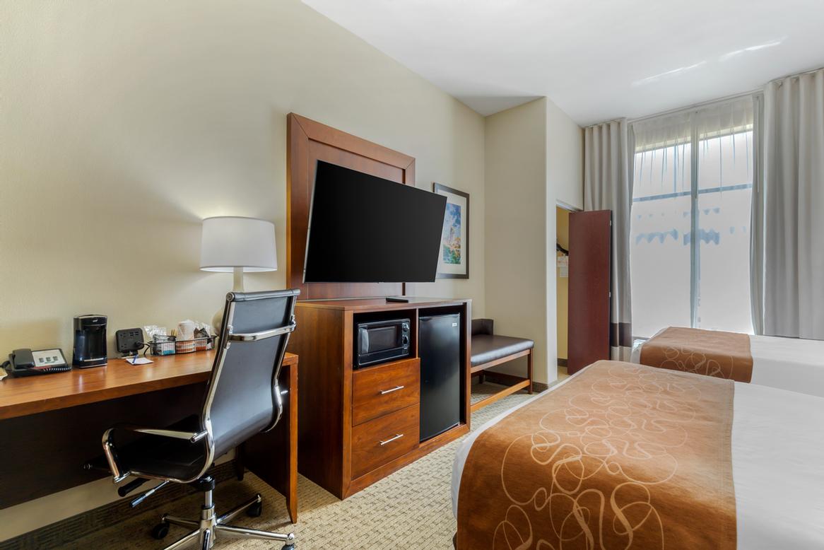 Comfort Suites Austin Pflugerville - 
