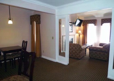 Quality Suites Anaheim Stadium - Loft Suite Living Room