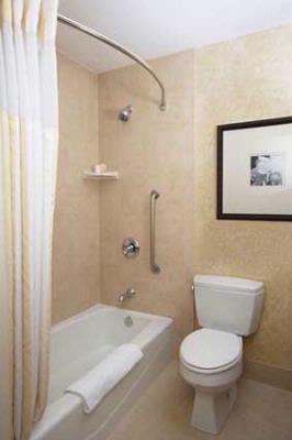 Hilton Garden Inn Midtown - Guest Room Shower