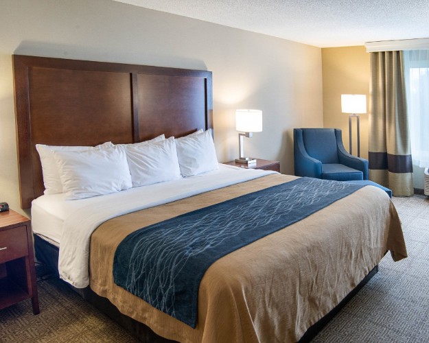 Comfort Inn West - 