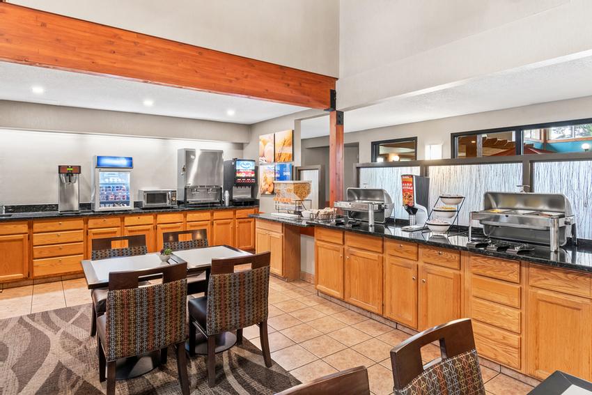 Comfort Inn West - 