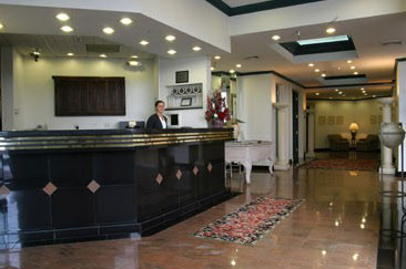 Euro Suites Hotel - Lobby