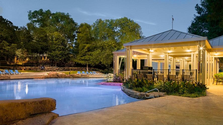 Sheraton Arlington Hotel - Outdoor Pool