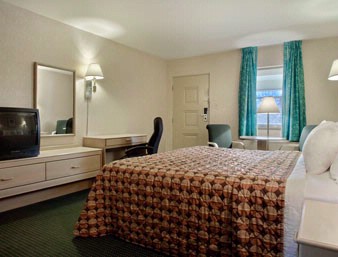 Days Inn Arlington - King Room