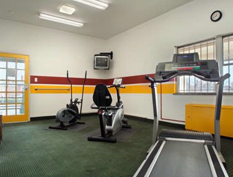 Days Inn Arlington - Gym