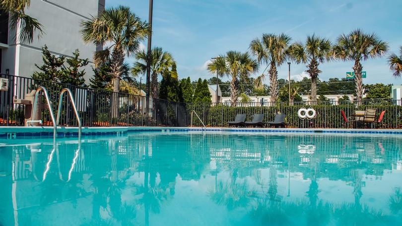 Holiday Inn Atlanta Northlake - 