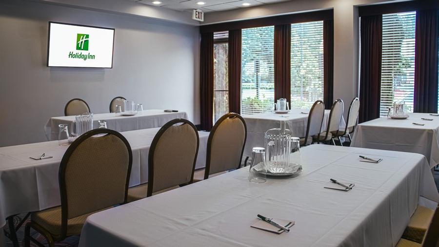 Holiday Inn Atlanta Northlake - 