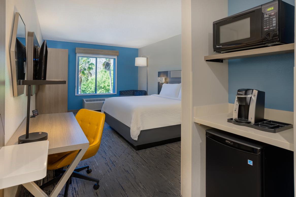 Holiday Inn Express Hotel & Suites - Queen / Queen Standard Guest Room