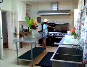 Banyan Tree House - Restaurant Quality Kitchen In The Plantation House