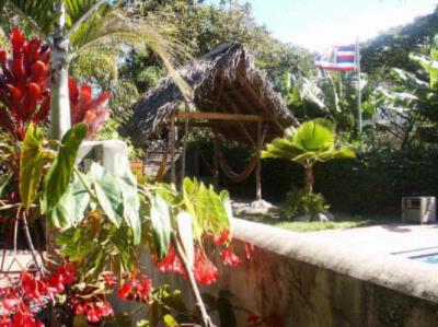 Banyan Tree House - The Picnic Hut By The Swimming Pool