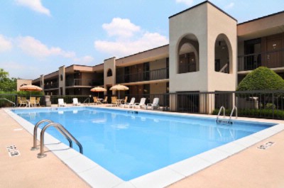 Ramada - Sparkling Pool