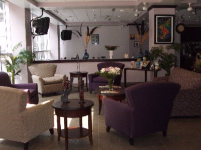Quality Inn & Suites - Hotel Lobby