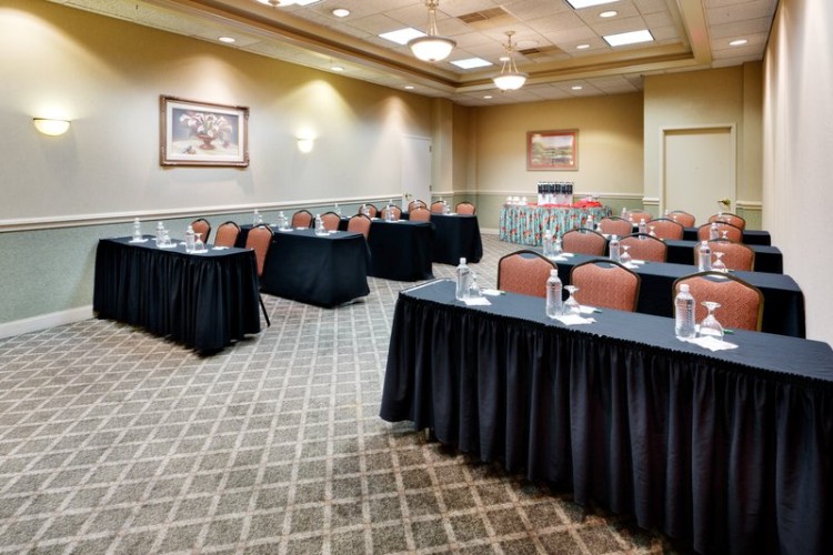 Holiday Inn Utica - 
