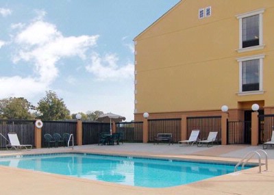 Comfort Suites - 