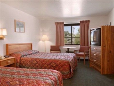 Super 8 Motel - 