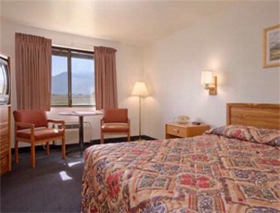 Super 8 Motel - 