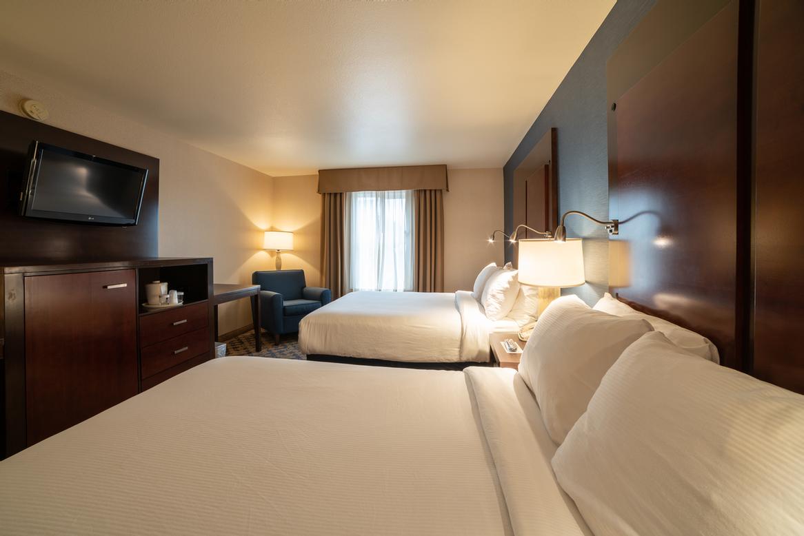 Gold Miners Inn Holiday Inn Express - Sleeping Room - King Bed
