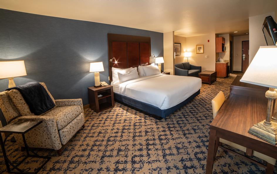 Gold Miners Inn Holiday Inn Express - Sleeping Room 2 Queen Beds