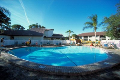 Shorewalk Vacation Villas - Heated Swimming Pool