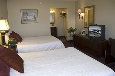 Lamplighter Inn & Suites Convention Center - Double Queen Room