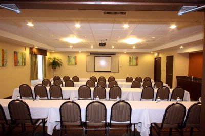 Holiday Inn Express Hotel & Suites - 