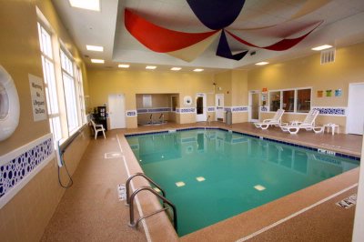 Holiday Inn Express Hotel & Suites - 