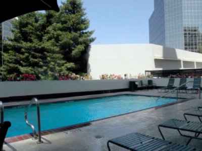 Crowne Plaza Hotel Lax - Heated Outdoor Pool & Jacuzzi