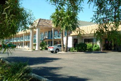 Best Western Mesa Inn - Refreshing Pool With Unique Saltillo Pool Deck. Relaxing Spa With Soothing Wall Jets Open Year Around