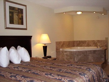 Best Western Reading Inn - Non-smoking King Jacuzzi Room.