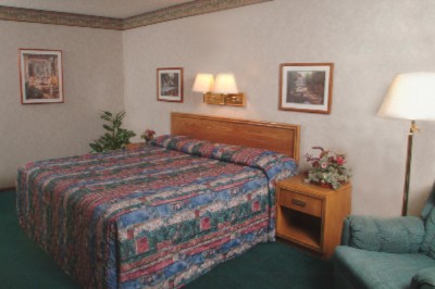 Heartland Inn - Traditional Room With King Bed