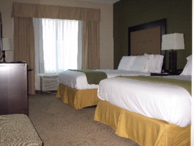 Holiday Inn Express & Suites - 