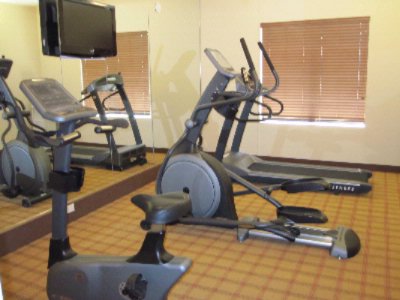Holiday Inn Express & Suites - 