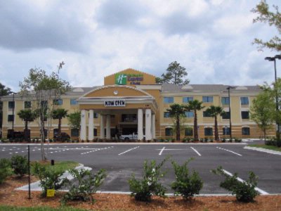 Holiday Inn Express & Suites - 