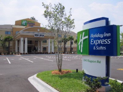 Holiday Inn Express & Suites - 