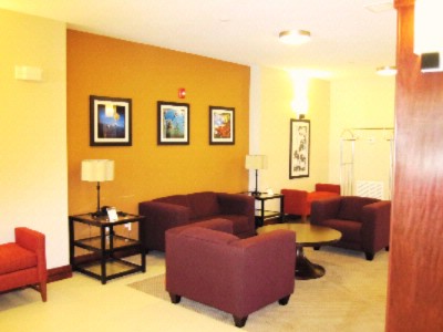 Holiday Inn Express & Suites - 