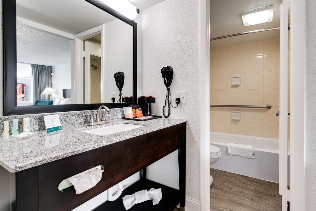 Quality Inn South at the Falls - Continental Breakfast