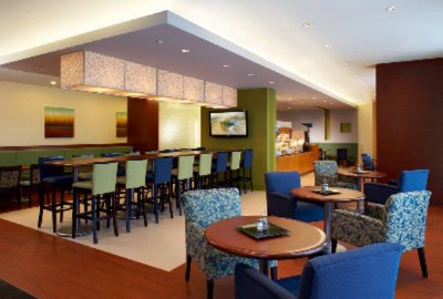 Holiday Inn Express & Suites Montreal Airport - 