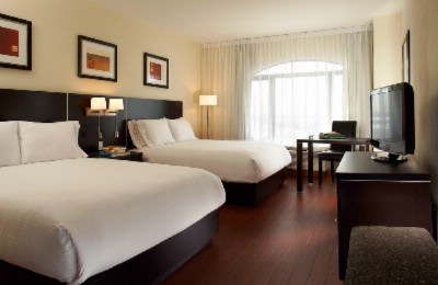Holiday Inn Express & Suites Montreal Airport - 