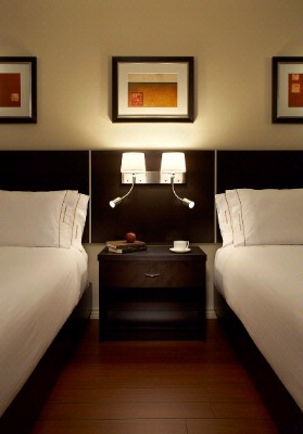 Holiday Inn Express & Suites Montreal Airport - 