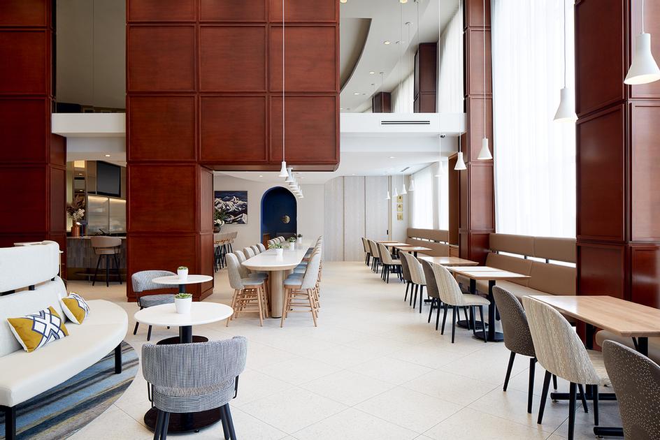 Holiday Inn Express & Suites Montreal Airport - 